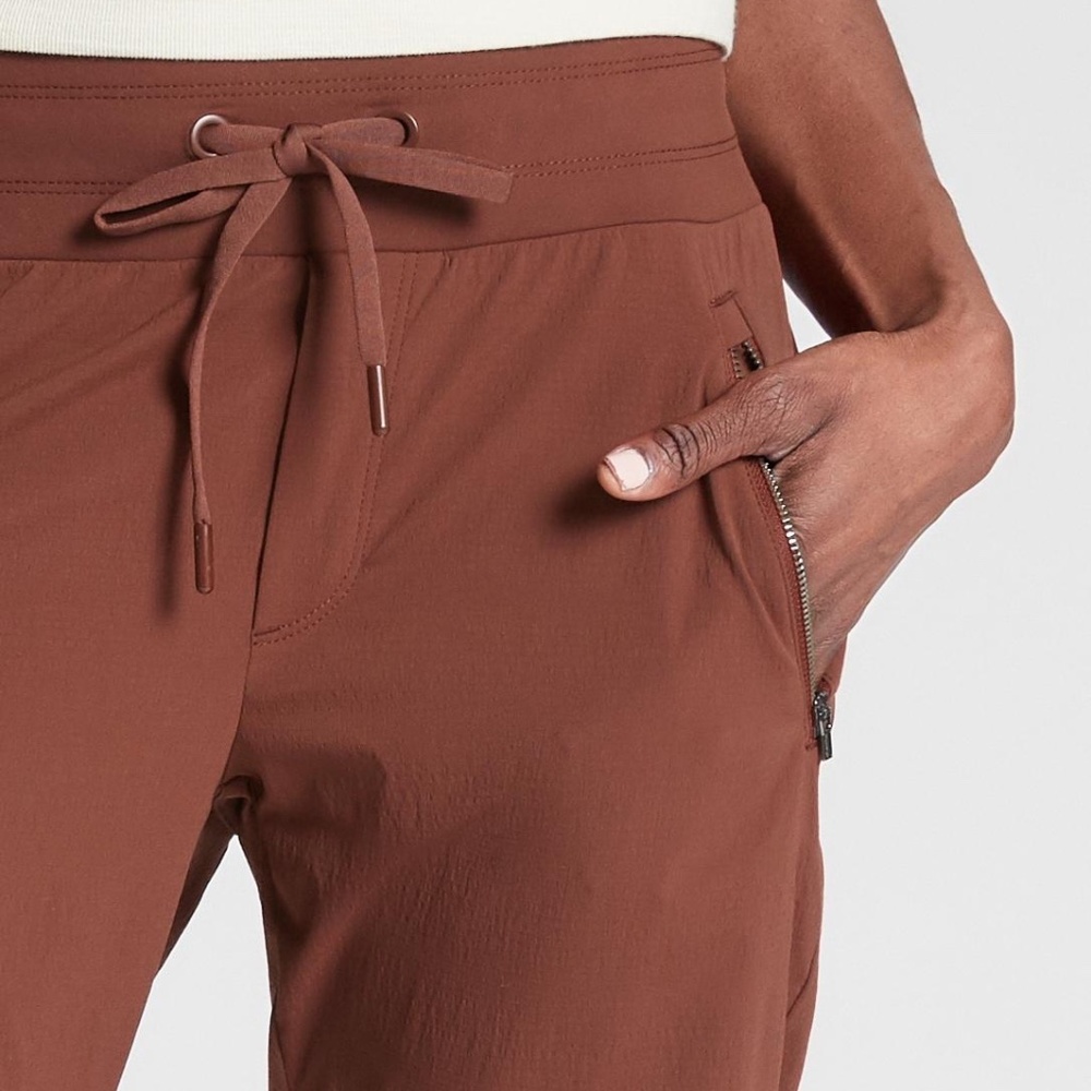 Athleta Trekkie Jogger Size 4 in Cognac Brown